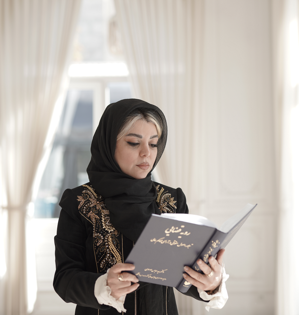 دکتر میترا پازوکی موسس گروه حقوقی رشنو- درباره ما